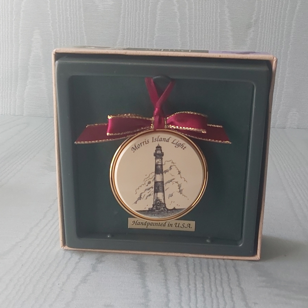 NWT BARLOW Gold and Red Holiday Ornament